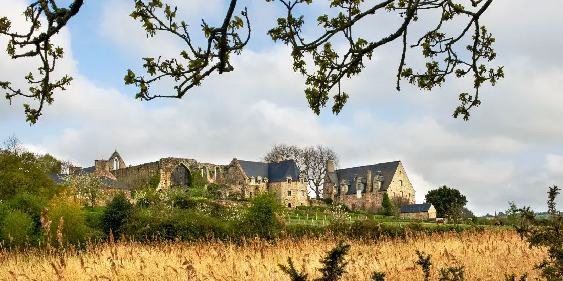 L'abbaye de Beauport dan sla baie de Paimpol